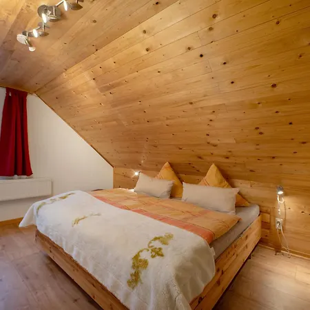 Stoerzel - B Apartment Hundheim